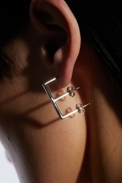 Alphabet Earring - © D'heygere