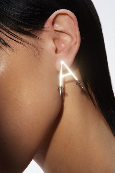 Alphabet Earring - © D'heygere