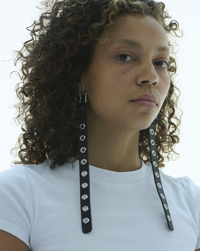 Belt Earrings - © D'heygere