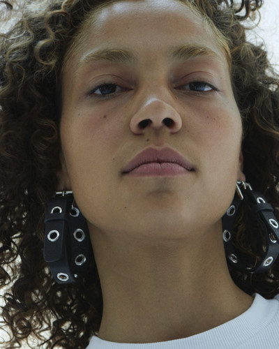 Belt Earrings - © D'heygere