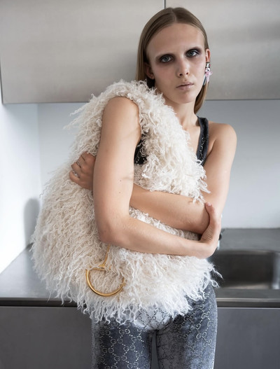 Bow Lighter Holder Earring - © D'heygere