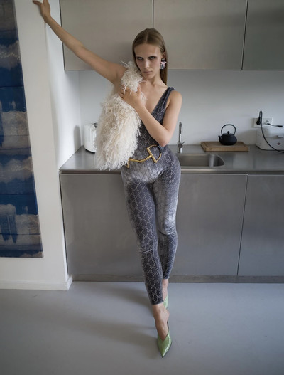 Bow Lighter Holder Earring - © D'heygere