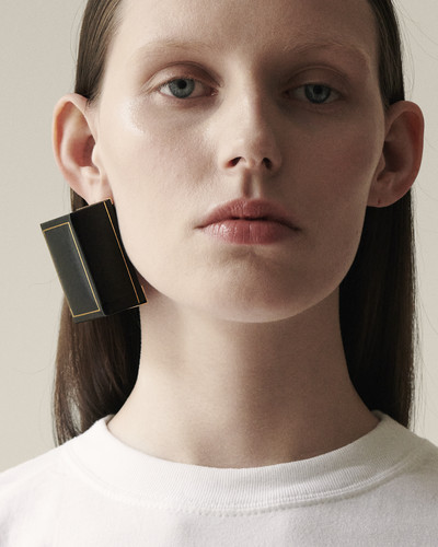 Earring Box Earring - © D'heygere
