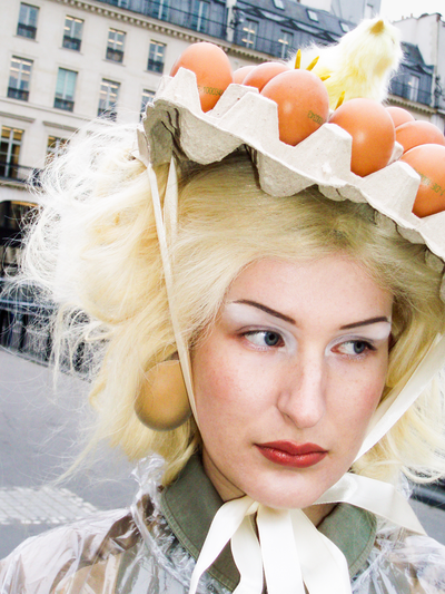 Egg Earring - © D'heygere