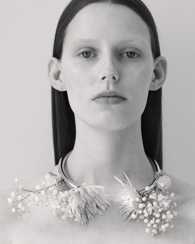 Flower Choker - © D'heygere