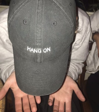Hang On Cap - © D'heygere