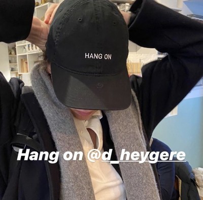Hang On Cap - © D'heygere