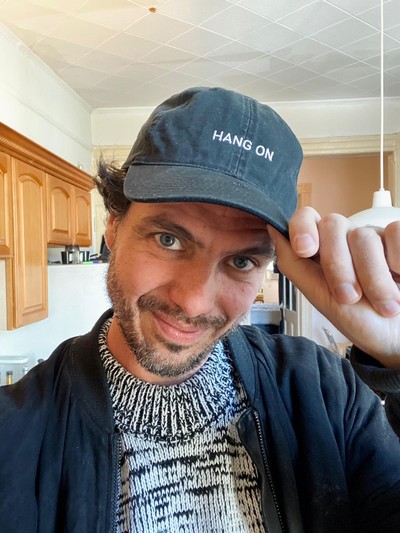 Hang On Cap - © D'heygere