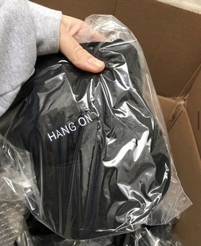 Hang On Cap - © D'heygere