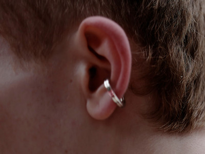 Key Ring Ear Cuff - © D'heygere