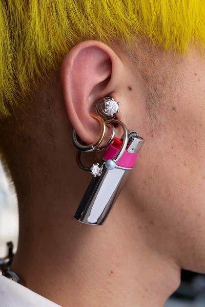 Lighter Holder Earring - © D'heygere