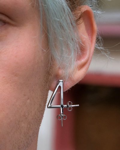 Number Earring - © D'heygere