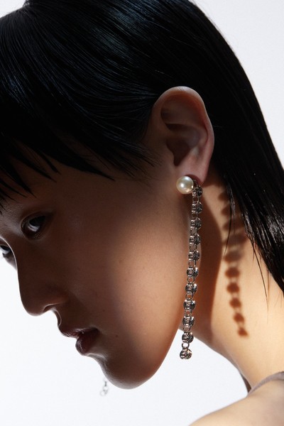 Pearl Drop Earrings - © D'heygere