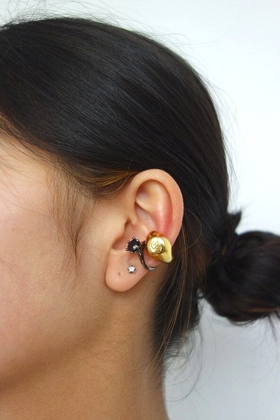 Signet Ear Cuff - © D'heygere