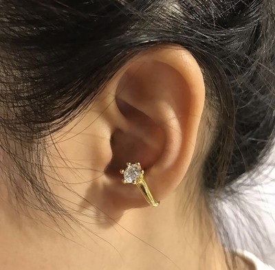 Solitaire Ear Cuff - © D'heygere