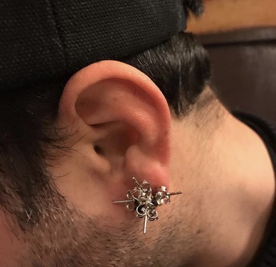 Stud Earrings - © D'heygere