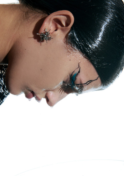 Stud Earrings - © D'heygere