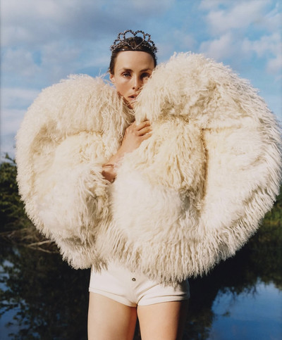 Stud Tiara - © D'heygere