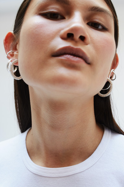 Twisted Chain Hoops - © D'heygere