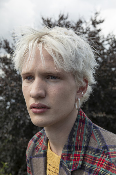 Twisted Chain Hoops - © D'heygere