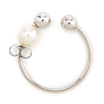 Pearl Earring Ear Cuff White - © D'heygere
